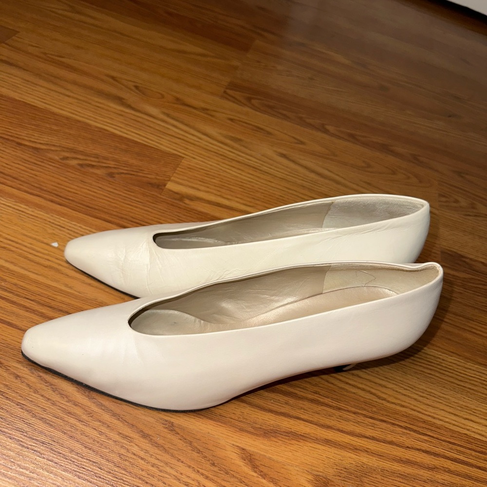 Vía Spiega White leather pointed toe pumps